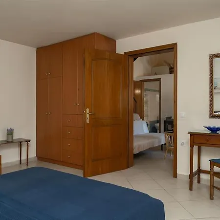 Casa vacanze Alice Happy Place 1 , Only 5 Minutes From The Shipwreck!!! Anafonítria
